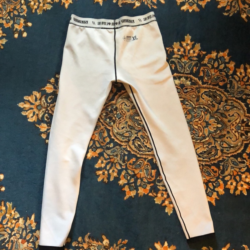 Worn one time and they were to big. - Picture 4 of 4